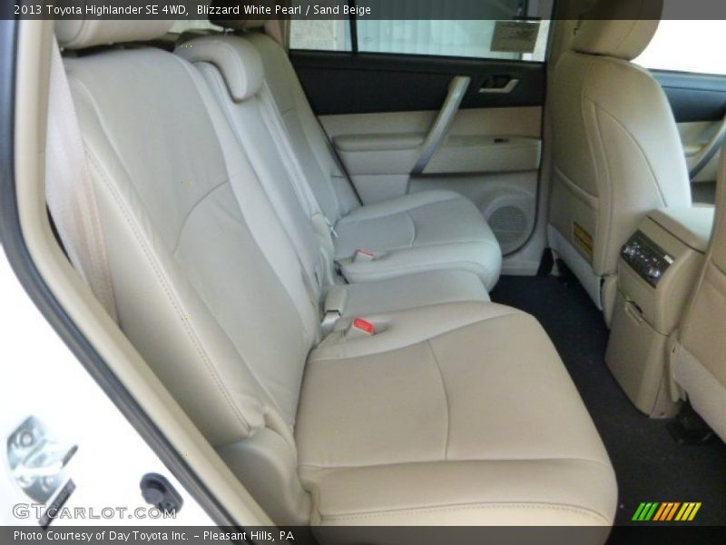 Blizzard White Pearl / Sand Beige 2013 Toyota Highlander SE 4WD