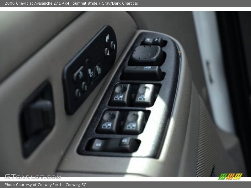 Summit White / Gray/Dark Charcoal 2006 Chevrolet Avalanche Z71 4x4