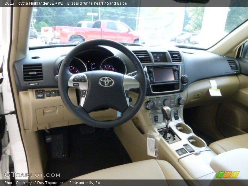 Blizzard White Pearl / Sand Beige 2013 Toyota Highlander SE 4WD