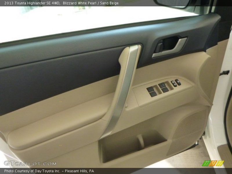 Blizzard White Pearl / Sand Beige 2013 Toyota Highlander SE 4WD