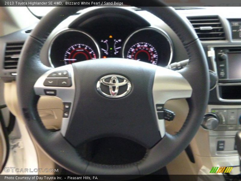 Blizzard White Pearl / Sand Beige 2013 Toyota Highlander SE 4WD