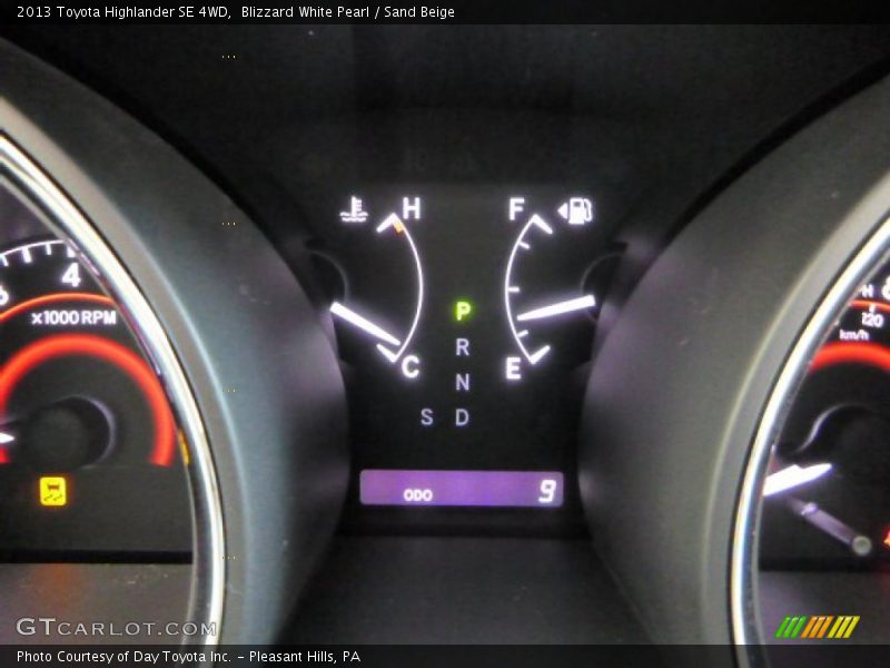 Blizzard White Pearl / Sand Beige 2013 Toyota Highlander SE 4WD
