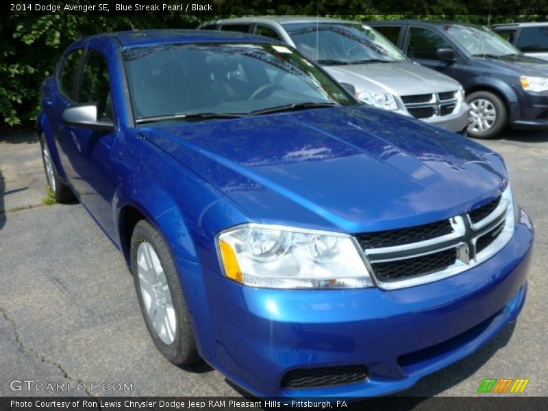 Front 3/4 View of 2014 Avenger SE