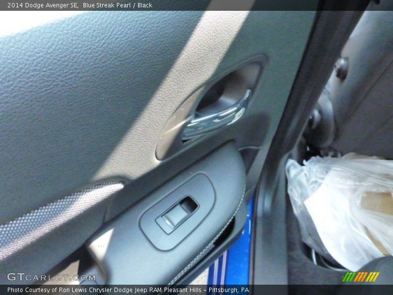 Blue Streak Pearl / Black 2014 Dodge Avenger SE