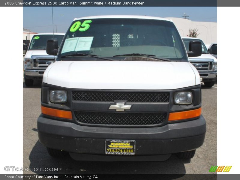 Summit White / Medium Dark Pewter 2005 Chevrolet Express 2500 Cargo Van