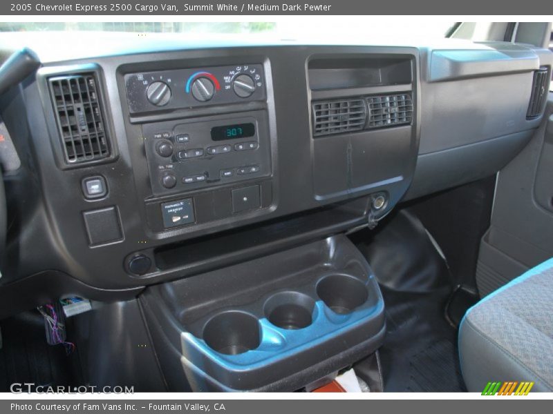 Summit White / Medium Dark Pewter 2005 Chevrolet Express 2500 Cargo Van