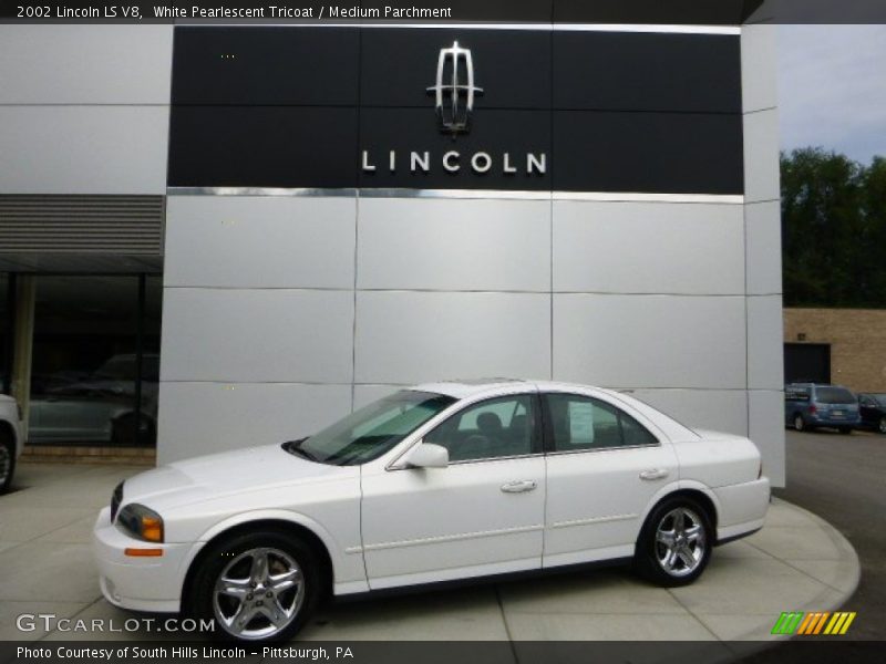 White Pearlescent Tricoat / Medium Parchment 2002 Lincoln LS V8