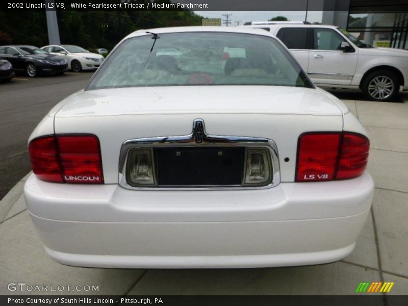 White Pearlescent Tricoat / Medium Parchment 2002 Lincoln LS V8