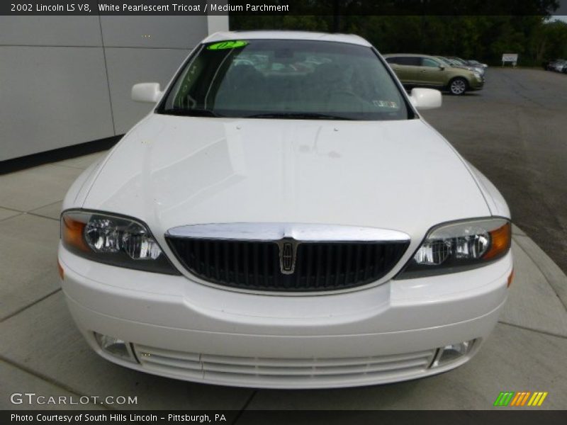 White Pearlescent Tricoat / Medium Parchment 2002 Lincoln LS V8