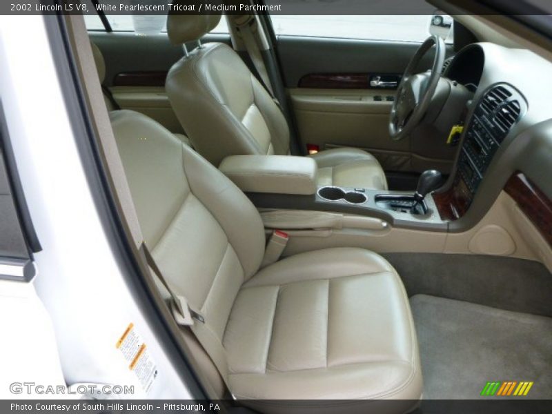 White Pearlescent Tricoat / Medium Parchment 2002 Lincoln LS V8
