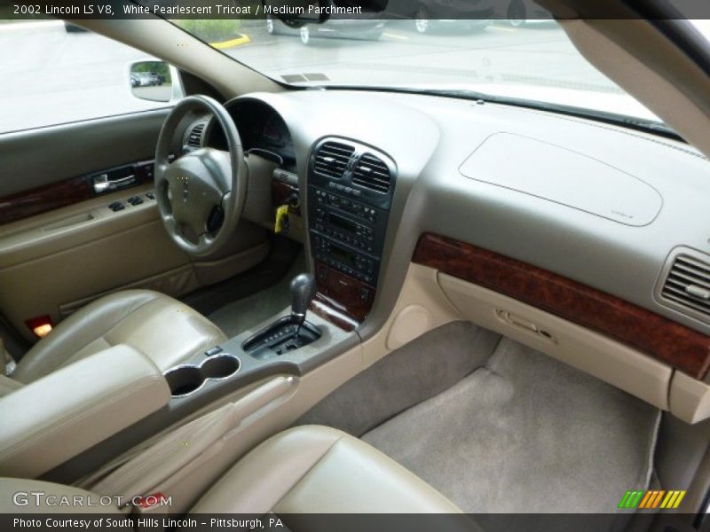 White Pearlescent Tricoat / Medium Parchment 2002 Lincoln LS V8
