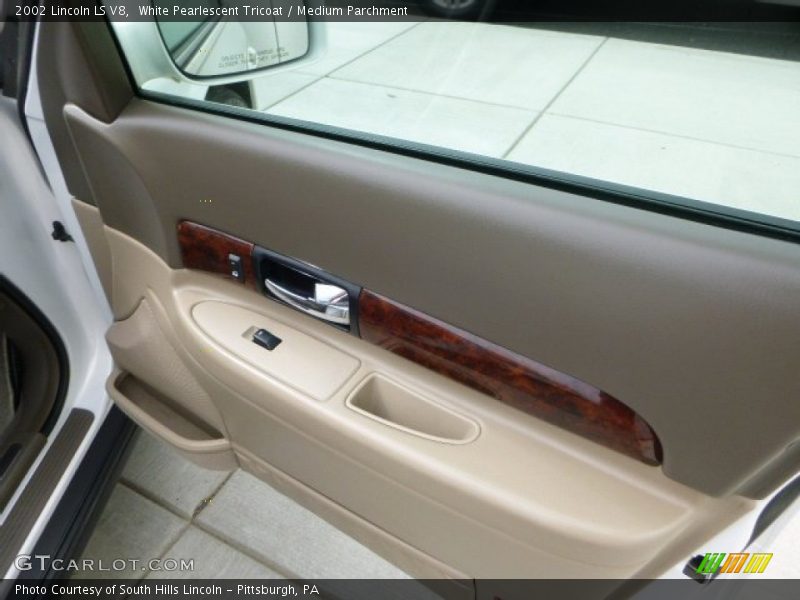 White Pearlescent Tricoat / Medium Parchment 2002 Lincoln LS V8