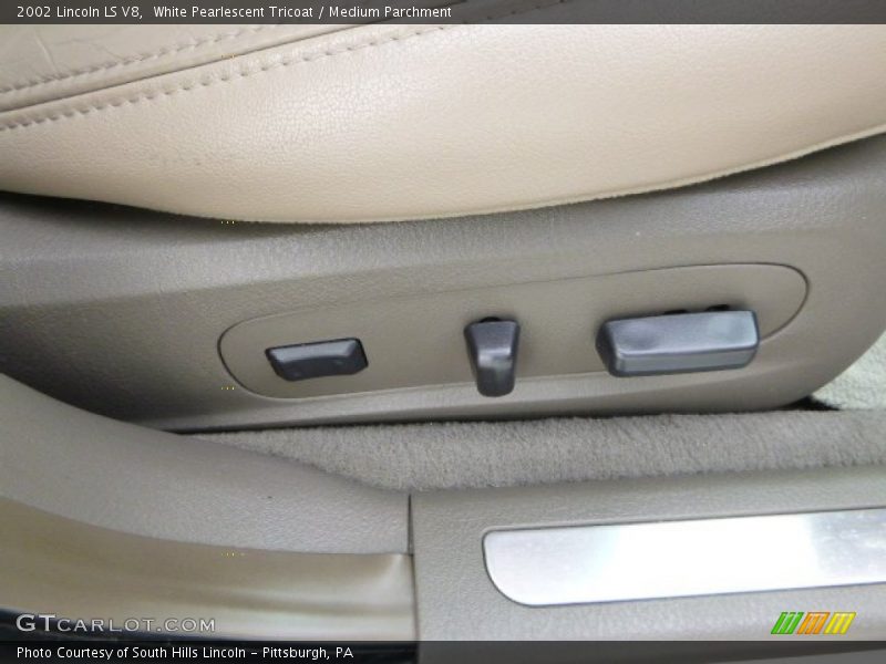 White Pearlescent Tricoat / Medium Parchment 2002 Lincoln LS V8