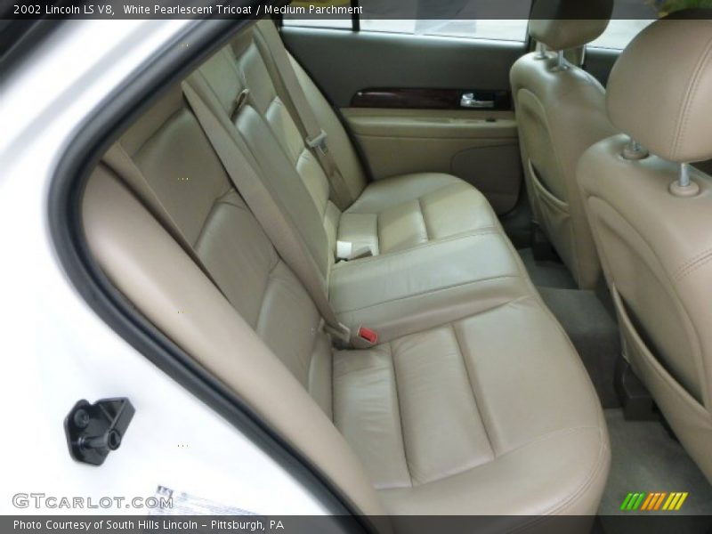 White Pearlescent Tricoat / Medium Parchment 2002 Lincoln LS V8