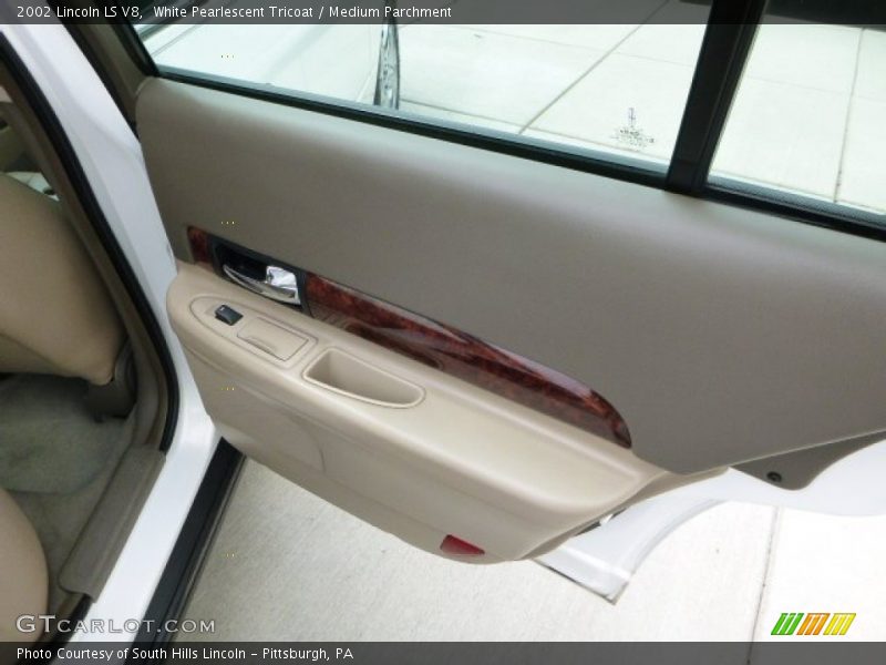 White Pearlescent Tricoat / Medium Parchment 2002 Lincoln LS V8