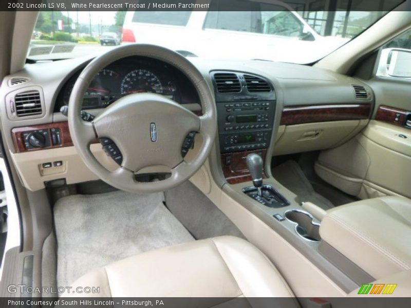 White Pearlescent Tricoat / Medium Parchment 2002 Lincoln LS V8