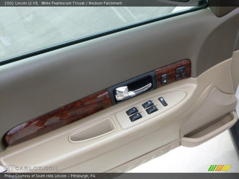 White Pearlescent Tricoat / Medium Parchment 2002 Lincoln LS V8