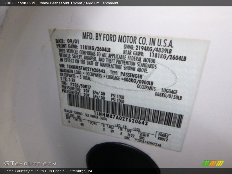 White Pearlescent Tricoat / Medium Parchment 2002 Lincoln LS V8