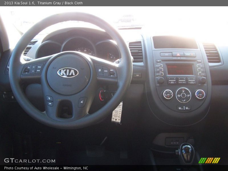 Titanium Gray / Black Cloth 2013 Kia Soul 1.6