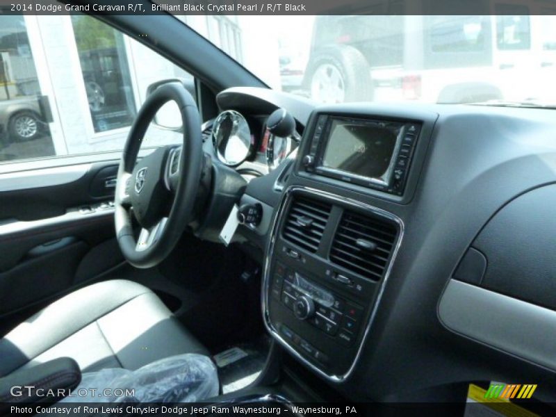 Brilliant Black Crystal Pearl / R/T Black 2014 Dodge Grand Caravan R/T