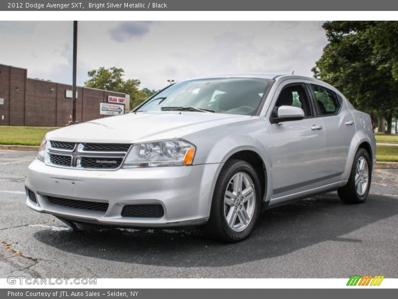Front 3/4 View of 2012 Avenger SXT