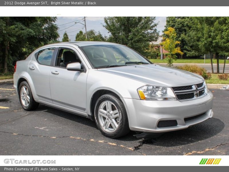 Front 3/4 View of 2012 Avenger SXT