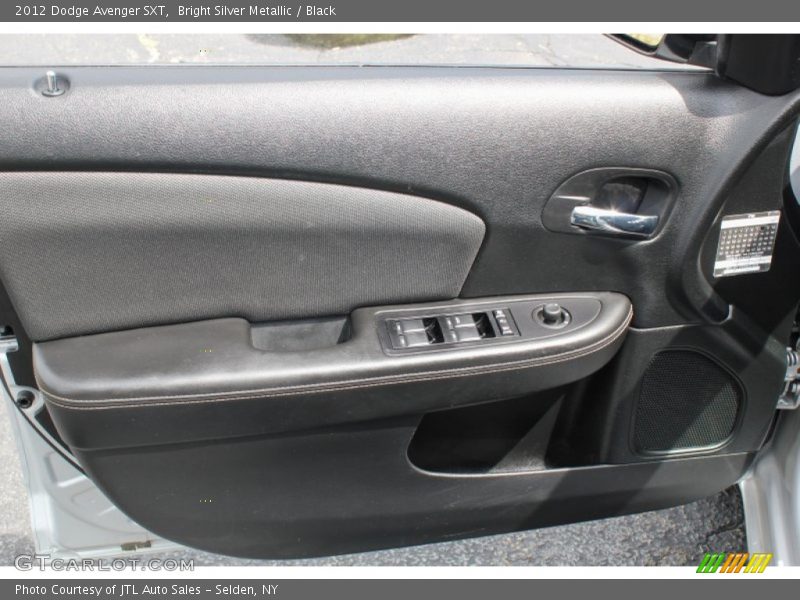 Bright Silver Metallic / Black 2012 Dodge Avenger SXT