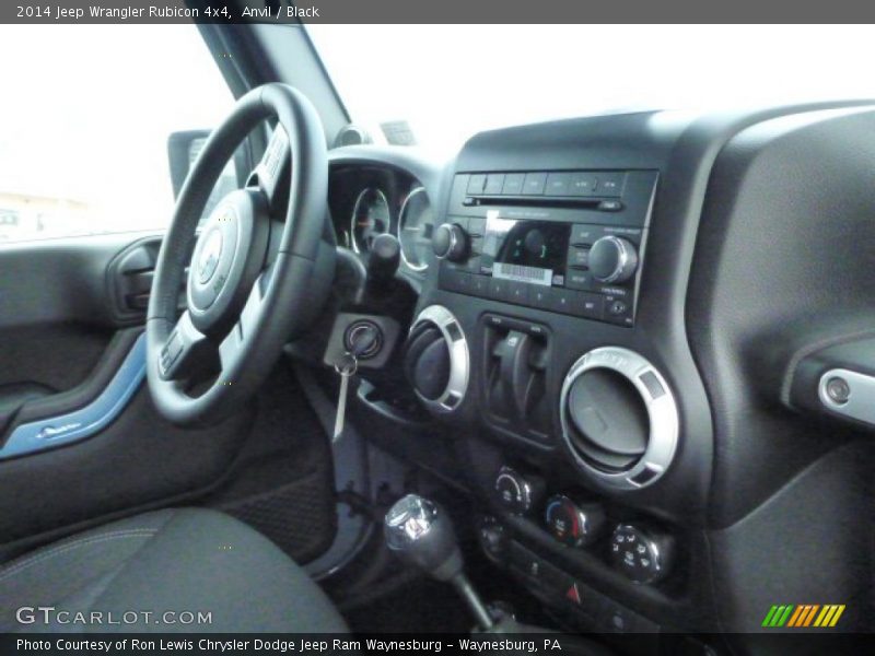 Controls of 2014 Wrangler Rubicon 4x4