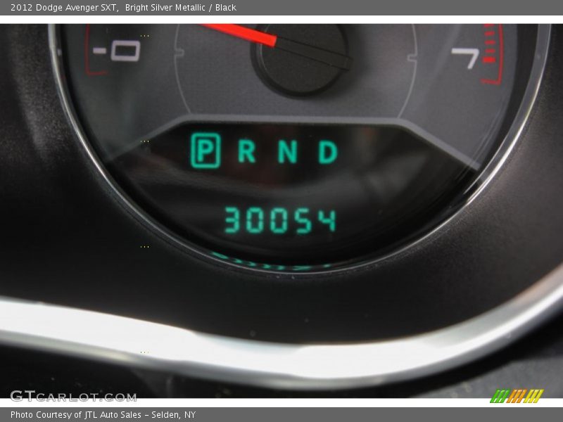 Bright Silver Metallic / Black 2012 Dodge Avenger SXT