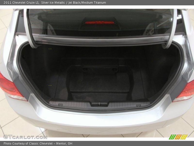 Silver Ice Metallic / Jet Black/Medium Titanium 2011 Chevrolet Cruze LS