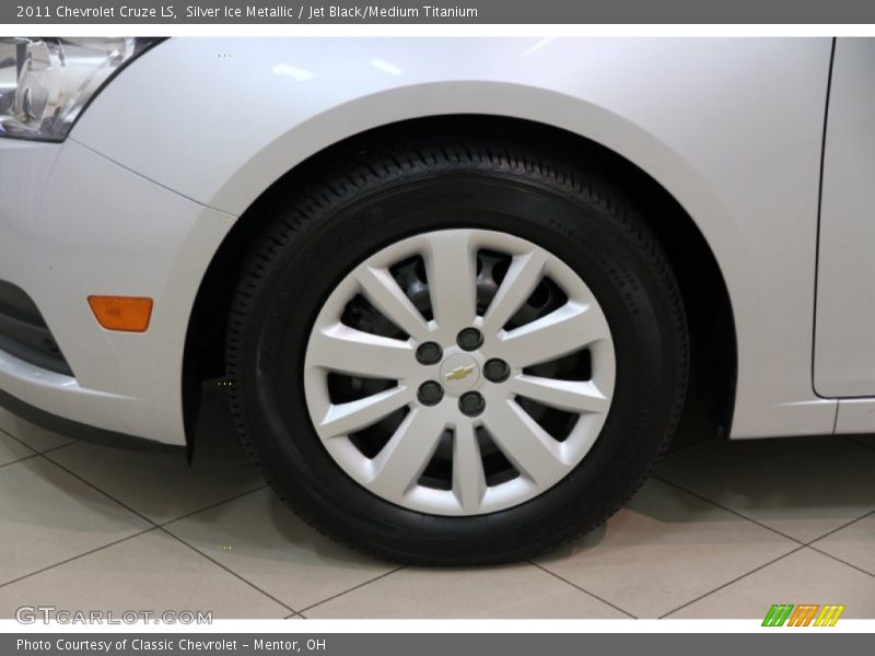 Silver Ice Metallic / Jet Black/Medium Titanium 2011 Chevrolet Cruze LS