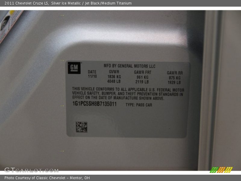 Silver Ice Metallic / Jet Black/Medium Titanium 2011 Chevrolet Cruze LS