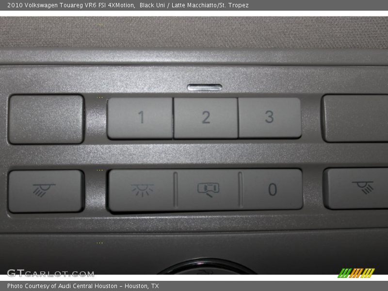 Black Uni / Latte Macchiatto/St. Tropez 2010 Volkswagen Touareg VR6 FSI 4XMotion