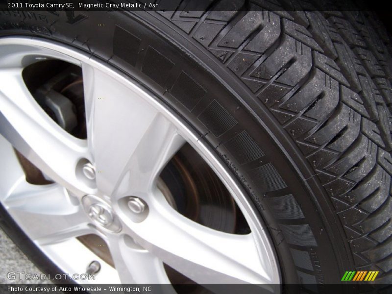 Magnetic Gray Metallic / Ash 2011 Toyota Camry SE
