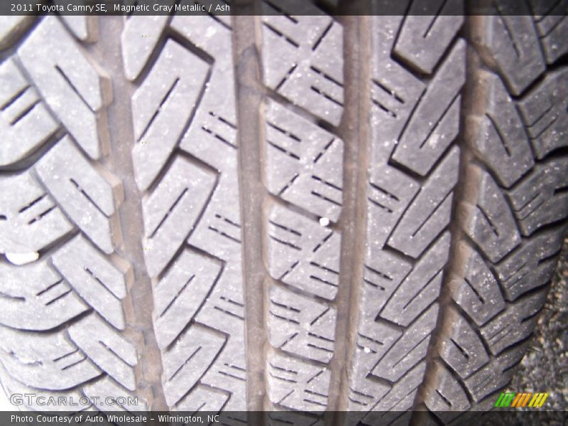 Magnetic Gray Metallic / Ash 2011 Toyota Camry SE