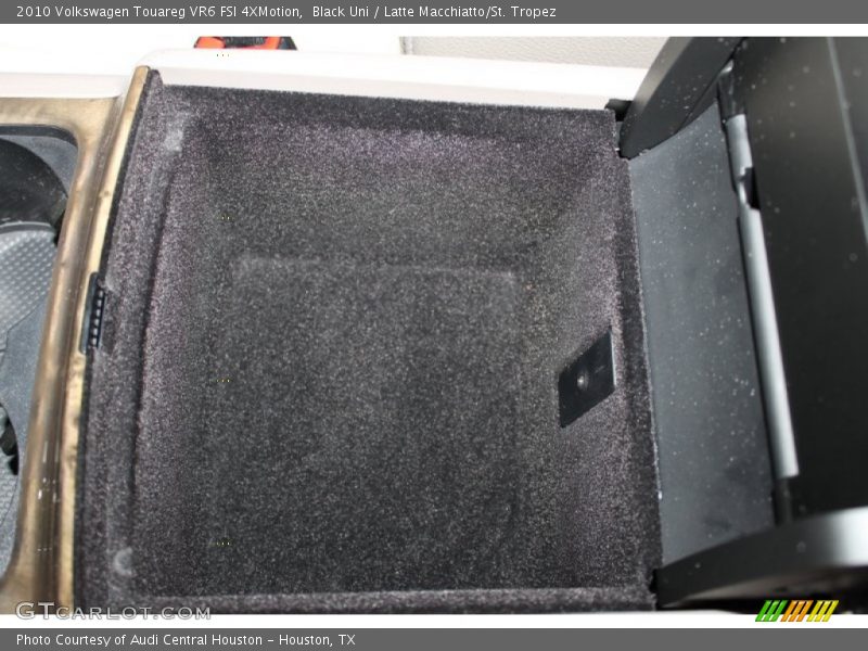 Black Uni / Latte Macchiatto/St. Tropez 2010 Volkswagen Touareg VR6 FSI 4XMotion