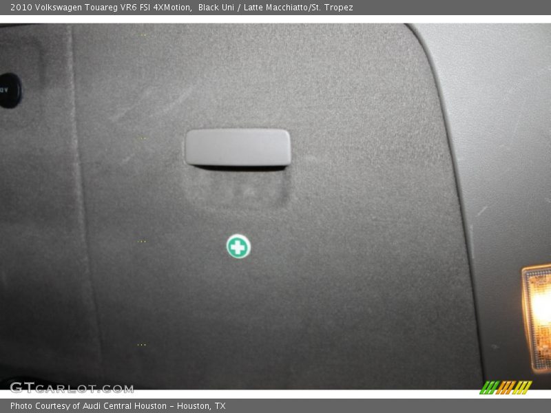 Black Uni / Latte Macchiatto/St. Tropez 2010 Volkswagen Touareg VR6 FSI 4XMotion