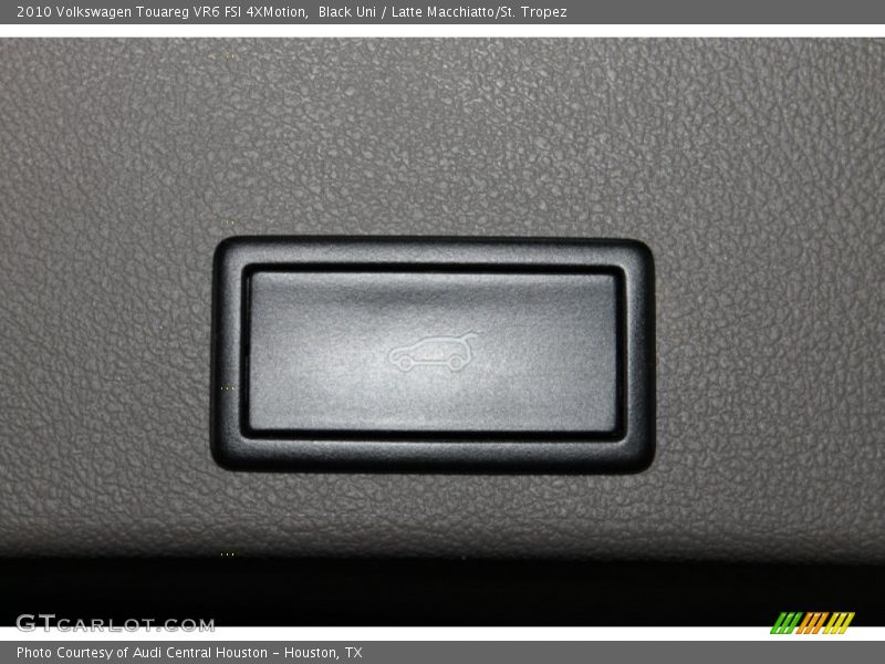 Black Uni / Latte Macchiatto/St. Tropez 2010 Volkswagen Touareg VR6 FSI 4XMotion