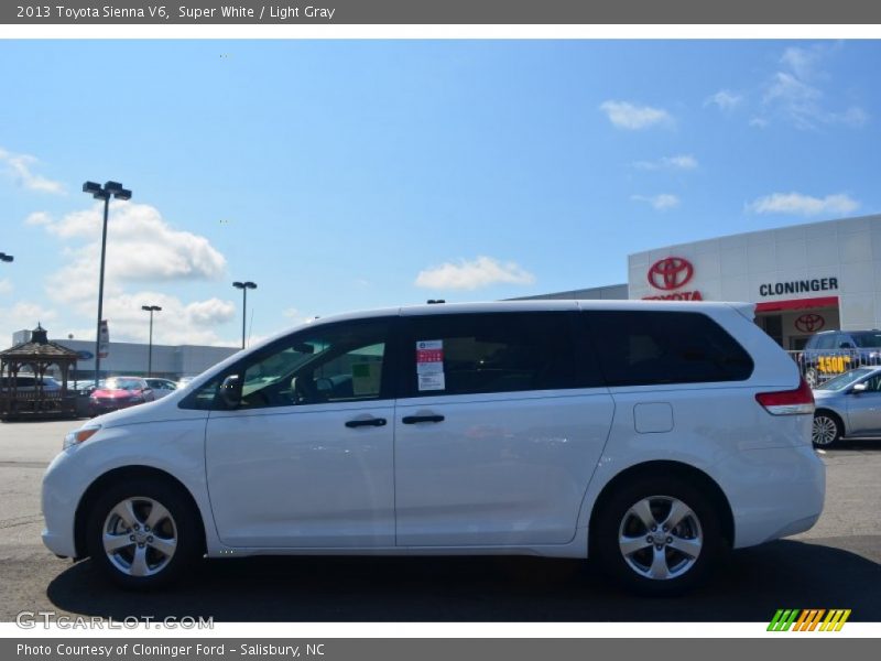 Super White / Light Gray 2013 Toyota Sienna V6