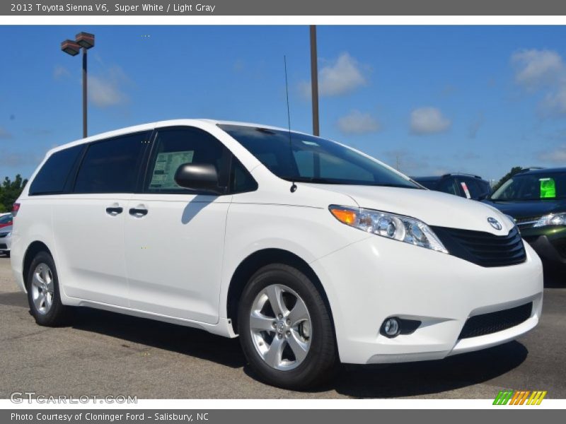 Super White / Light Gray 2013 Toyota Sienna V6