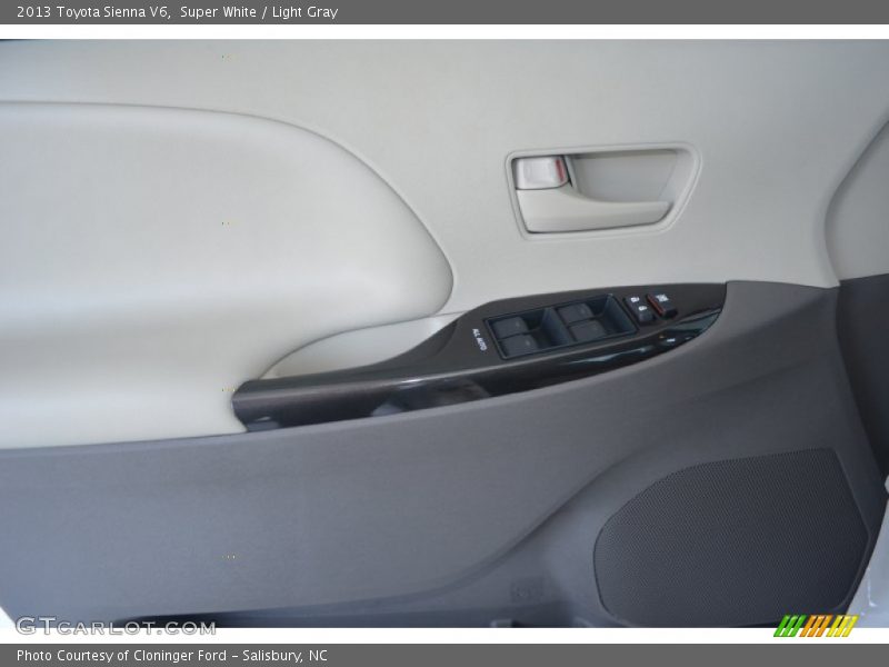 Super White / Light Gray 2013 Toyota Sienna V6