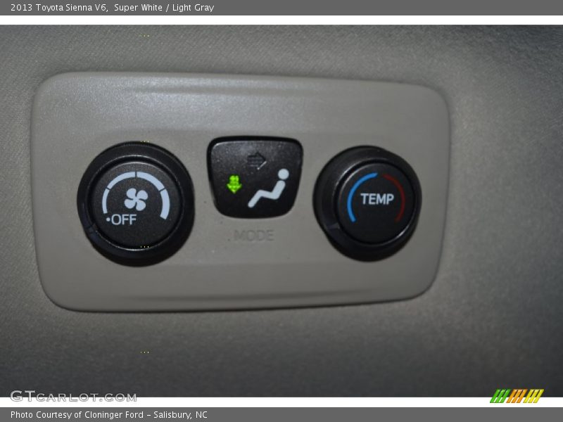 Super White / Light Gray 2013 Toyota Sienna V6
