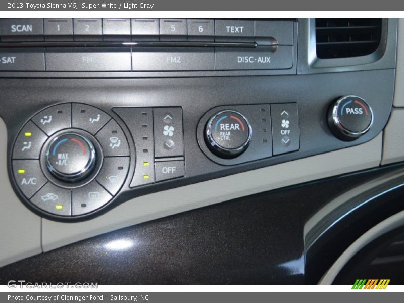 Super White / Light Gray 2013 Toyota Sienna V6