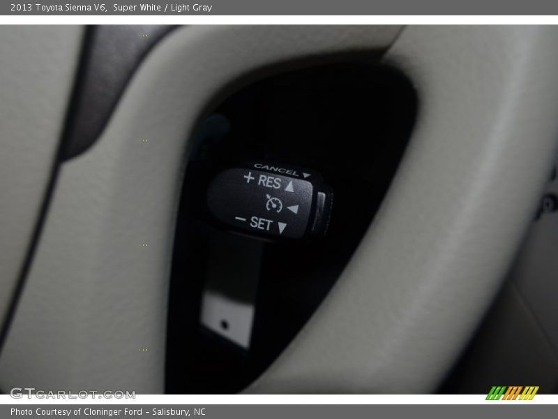 Super White / Light Gray 2013 Toyota Sienna V6