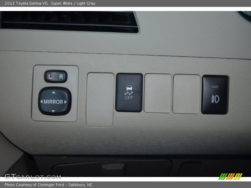 Super White / Light Gray 2013 Toyota Sienna V6
