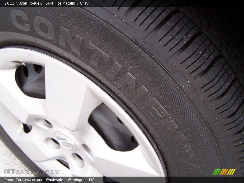 Silver Ice Metallic / Gray 2011 Nissan Rogue S