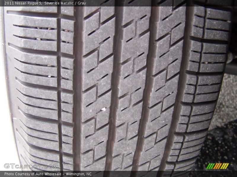 Silver Ice Metallic / Gray 2011 Nissan Rogue S