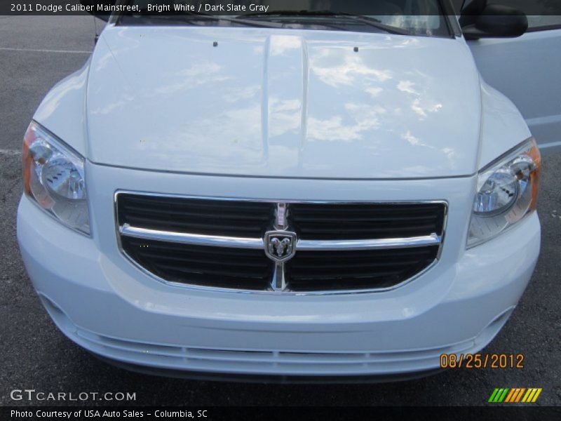Bright White / Dark Slate Gray 2011 Dodge Caliber Mainstreet