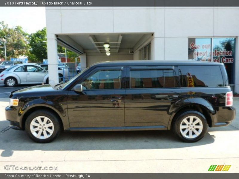 Tuxedo Black / Charcoal Black 2010 Ford Flex SE