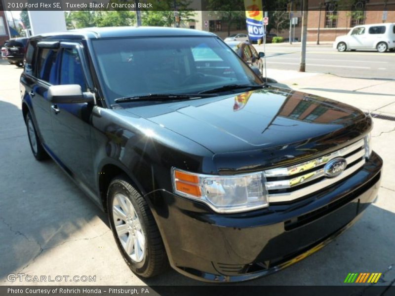 Tuxedo Black / Charcoal Black 2010 Ford Flex SE